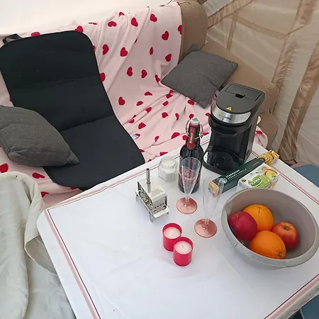 Praha Glamping Nucice 380 *